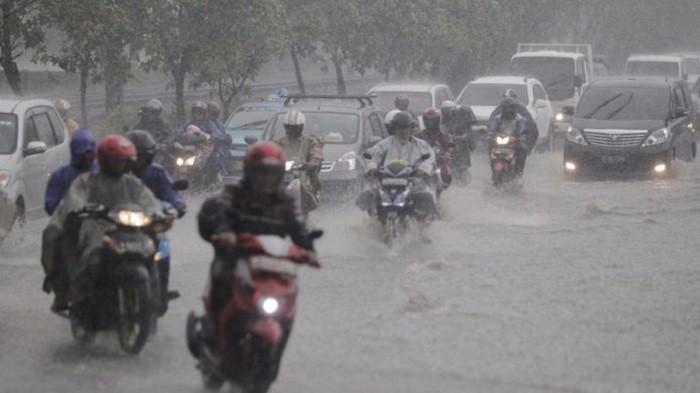 Derasnya Berkah dalam Setiap Tetesan Air  Hujan